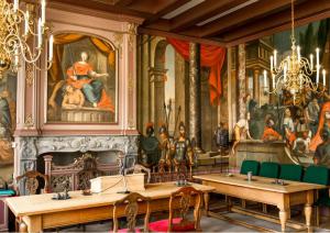 Rondleiding door de Raadzaal in het oude stadhuis